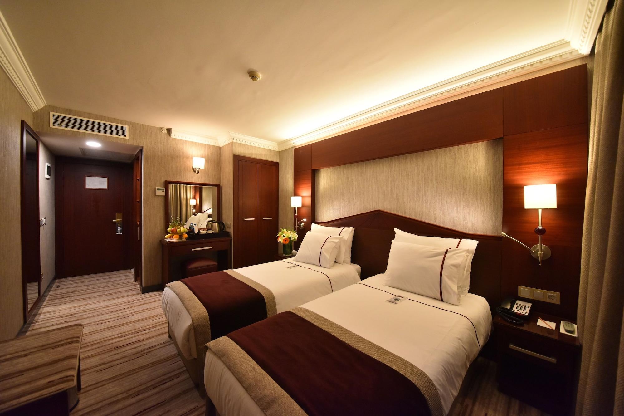 Taksim Gonen Hotel Истанбул Екстериор снимка